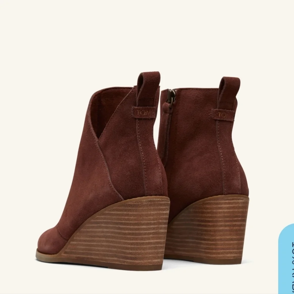 Toms step out